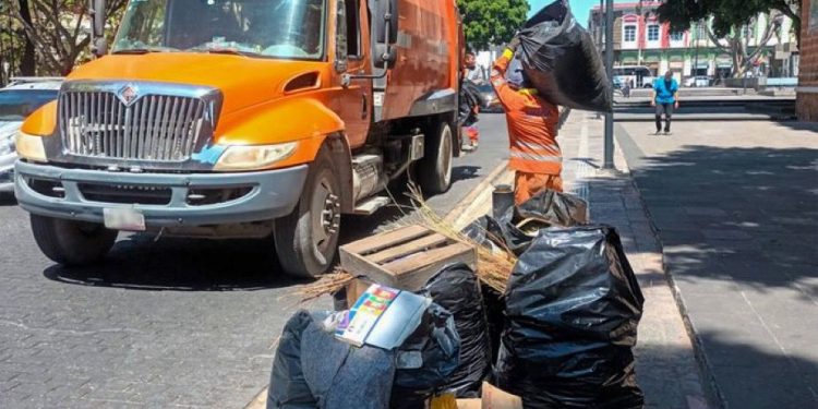 Realiza Ayuntamiento labores de limpieza en el Centro Histórico de Puebla