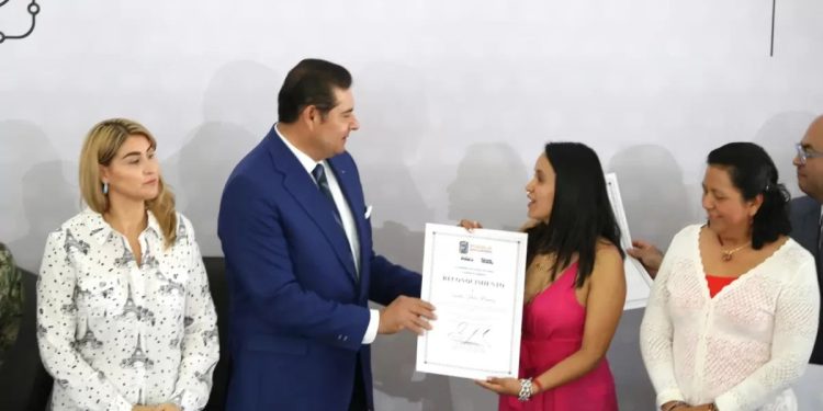 Puebla brilla con 60 medallas en Concurso Nacional de Marcas de Mezcal 2025