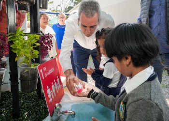 Atestigua Pepe Chedraui donación de captador pluvial en el Preescolar Jorge Murad Macluf