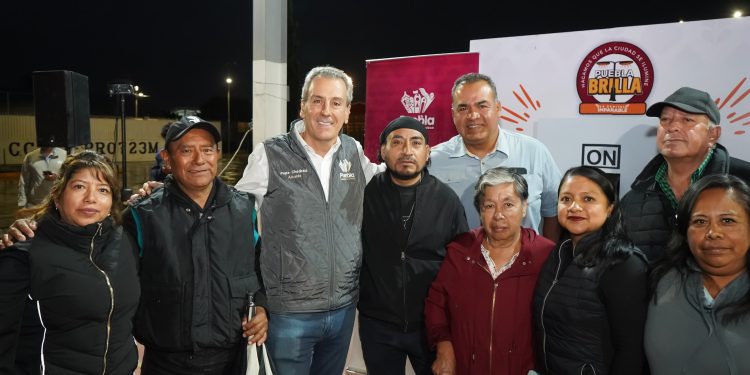 Inaugura Pepe Chedraui 354 luminarias LED en Agua Santa con Puebla Brilla