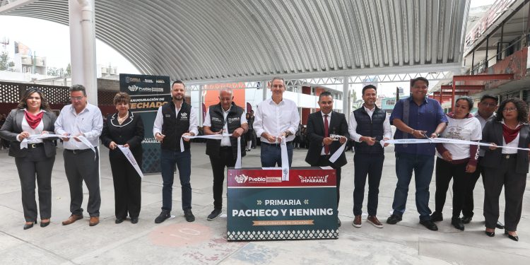 Entregó Pepe Chedraui techado escolar en la Primaria Pacheco y Henning