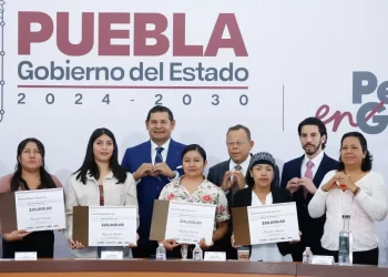 Las y los migrantes son un orgullo para Puebla: Alejandro Armenta