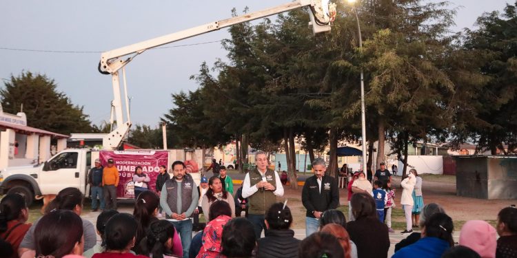 Gobierno capitalino instala 140 luminarias LED en San Miguel Espejo