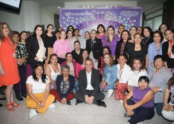 Mural conmemorativo al 8M coloca la Secretaría de Administración municipal