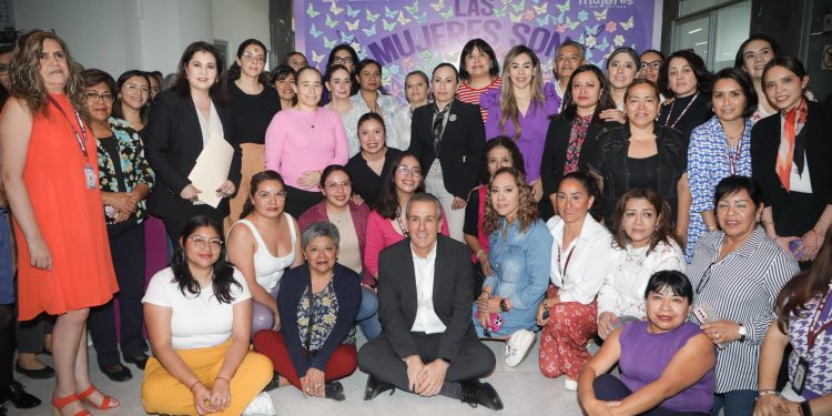 Mural conmemorativo al 8M coloca la Secretaría de Administración municipal