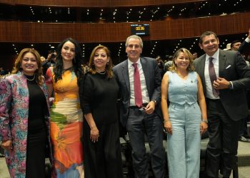 Presentes Armenta y Chedraui en la Cámara de Diputados por el 494 Aniversario de la Fundación de la Ciudad de Puebla