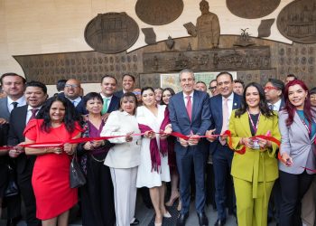 Inaugura Pepe Chedraui exposición de la Ciudad de Puebla en San Lázaro