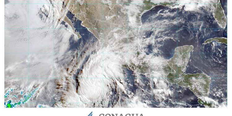Se formó la tormenta tropical Alvin, al suroeste de las costas de Michoacán y Colima