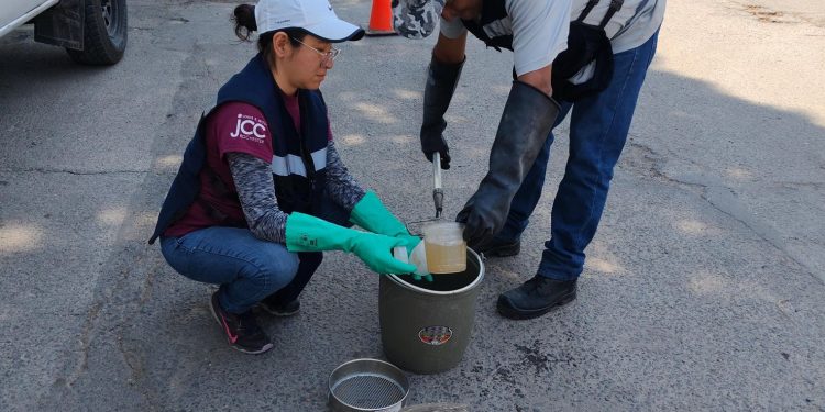 Monitorea Gobierno de la Ciudad calidad en pozos de visita de drenaje en Amalucan y San Jerónimo Caleras