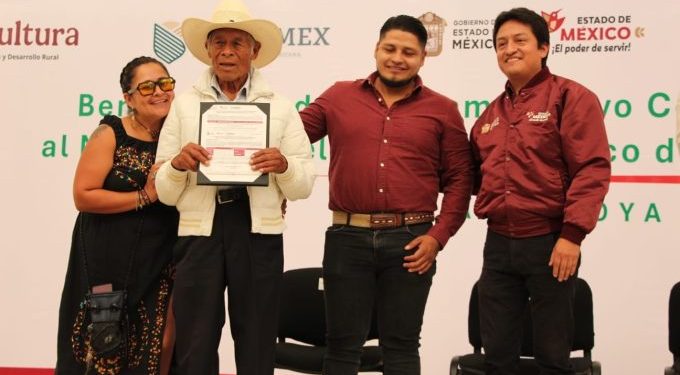 Productores de maíz blanco reciben apoyos y subsidios en EdoMex