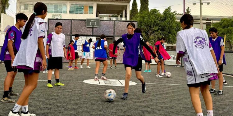 Cancha Violeta, el sueño de un México mejor a base de feminismo y fútbol