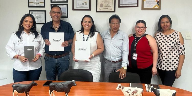 Firman convenio FONACOT e Industrial de Abastos Puebla