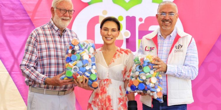 Entrega MariElise Budib tonelada y media de tapitas a la Fundación Una Nueva Esperanza