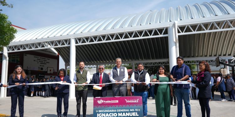 Entrega Pepe Chedraui techado escolar que permitirá recolectar 5 mil litros de agua de lluvia