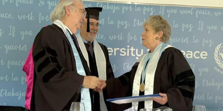Alicia Bárcena recibe Honoris Causa por su liderazgo en materia ambiental y sostenibilidad