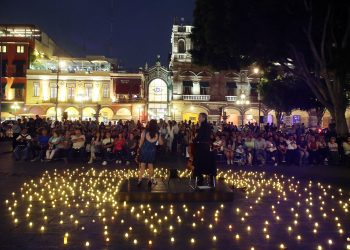 Invita IMACP a disfrutar del “Zócalo Entre Velas” con Lulú García en el marco de la FILIP