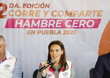 MariElise Budib presenta medalla de la carrera “Corre y Comparte: Hambre Cero 2025”