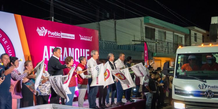 Arranca Pepe Chedraui el Programa Puebla Brilla en Arboledas de Loma Bella