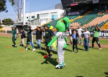 El IMDP y Pericos de Puebla realizan una clínica deportiva