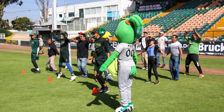 El IMDP y Pericos de Puebla realizan una clínica deportiva