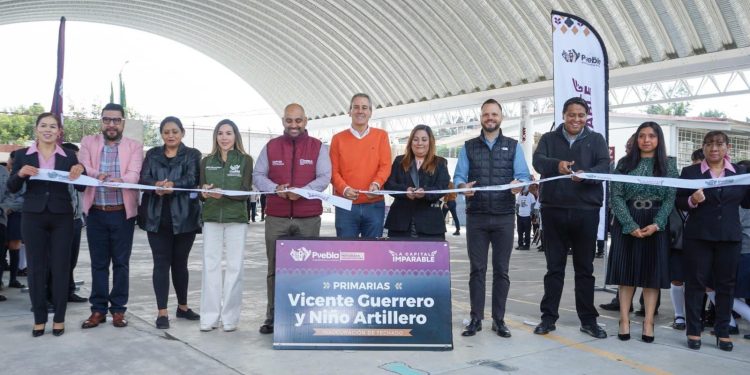 Entrega Pepe Chedraui  a escuelas de San Jerónimo Caleras sistema de captación pluvial