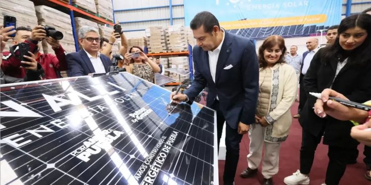 Alejandro Armenta inauguró la fábrica de Páneles Solares “Tonalli”, cumple compromiso de campaña