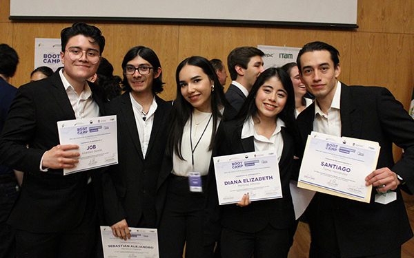 Estudiantes aplican la química y visión empresarial ante problemas mundiales por el cuidado del medio ambiente