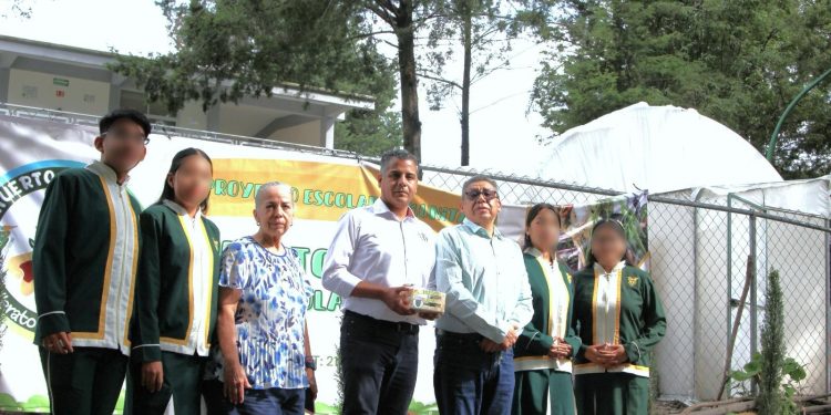 Apoya Secretaría de Bienestar municipal a estudiantes premiados en Congreso del Estado