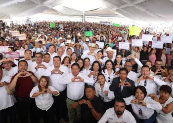 Entrega Alejandro Armenta apoyos al campo en la Sierra Negra con apoyos comunitarios