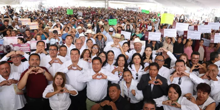 Entrega Alejandro Armenta apoyos al campo en la Sierra Negra con apoyos comunitarios
