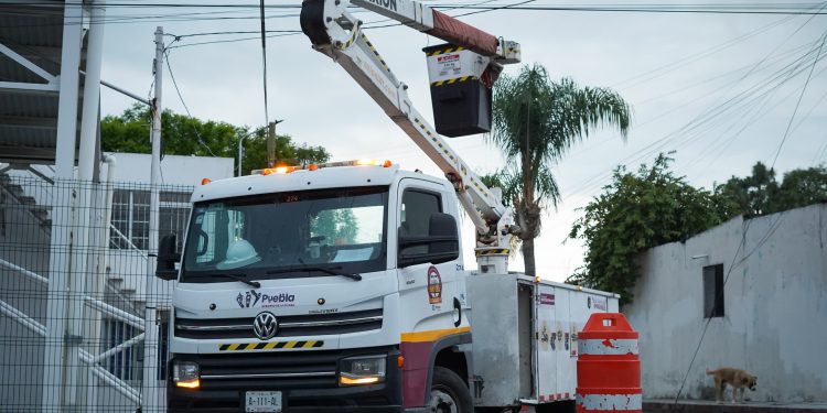 Ayuntamiento impulsa aplicación Puebla Brilla para reportes de alumbrado público
