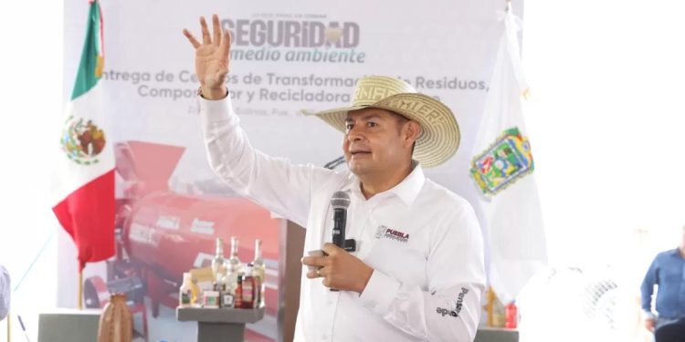 Acelera Armenta el desarrollo de la Sierra Negra con apoyos comunitarios y al campo
