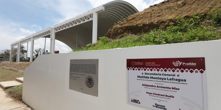 Entrega Gobierno Municipal sistema de captación pluvial en la secundaria de Bosques de Chapultepec