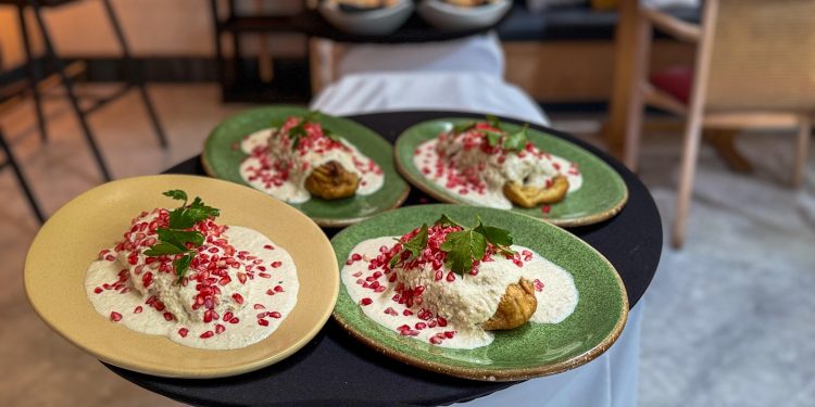 ¡Inicia la temporada de chiles en nogada en ALIERE, cocina de origen!