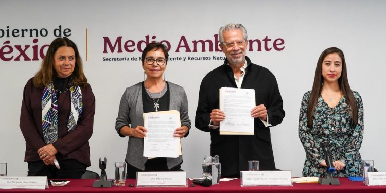 Semarnat y Ecoce firman convenio de colaboración para fortalecer limpieza en playas y costas de México