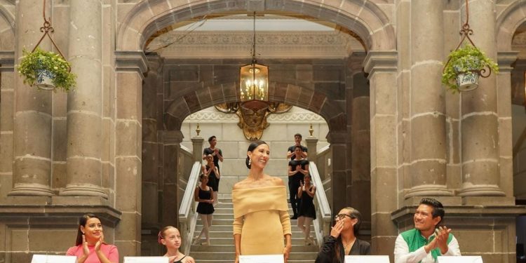 Reitera Gobierno de la Ciudad invitación a la “Gala de Estrellas Elisa y Amigos” con orquesta en vivo