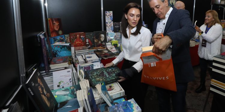 Recorren Pepe Chedraui y MariElise Budib la Feria Internacional del Libro Puebla