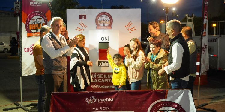 En San Isidro Castillotla, Puebla Brilla llega a 12 mil luminarias modernizadas en menos de un año