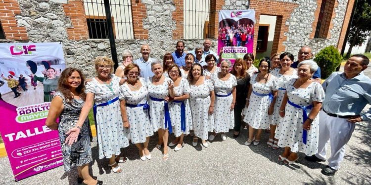 Destacan adultos mayores del DIF Puebla Capital en la Caravana Artística de la Casa del Abue