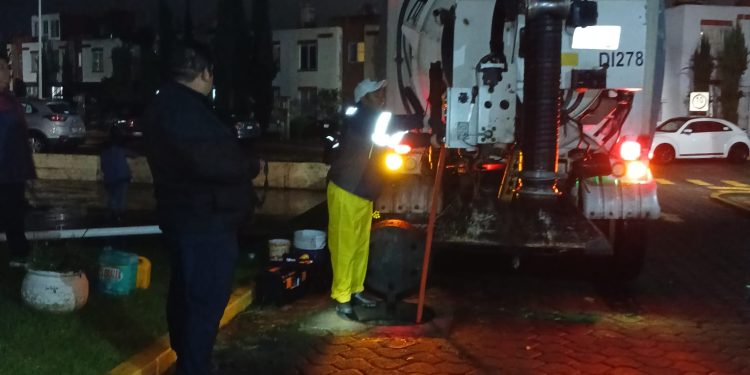 Agua de Puebla y Ayuntamiento atienden 13 puntos críticos tras fuerte lluvia en la capital