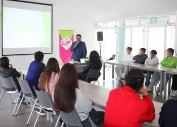 Promueve DIF Municipal plática de emprendedurismo a estudiantes del bachillerato híbrido