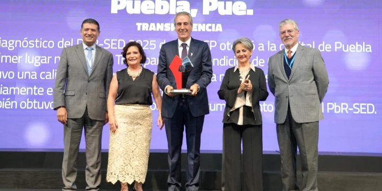 Recibe Pepe Chedraui reconocimiento por calificación perfecta e histórica en transparencia y rendición de cuentas