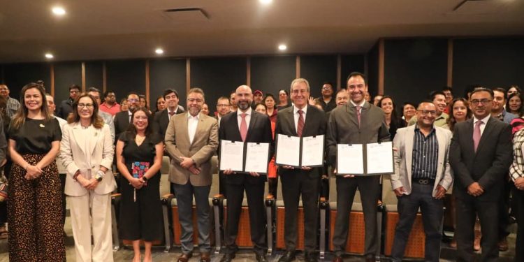 Firma Pepe Chedraui convenio con Asociación Nacional de Abogados de Empresa para impulsar el desarrollo