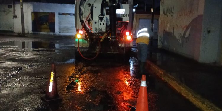 Comité Tláloc del Gobierno de la Ciudad responde con eficacia, tras fuerte lluvia