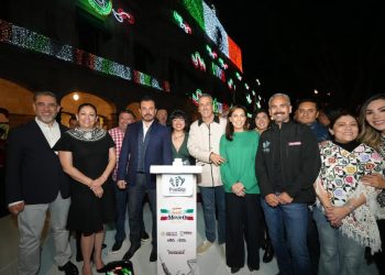 Pepe Chedraui iluminó el primer cuadro de la ciudad por las Fiestas Patrias 2025