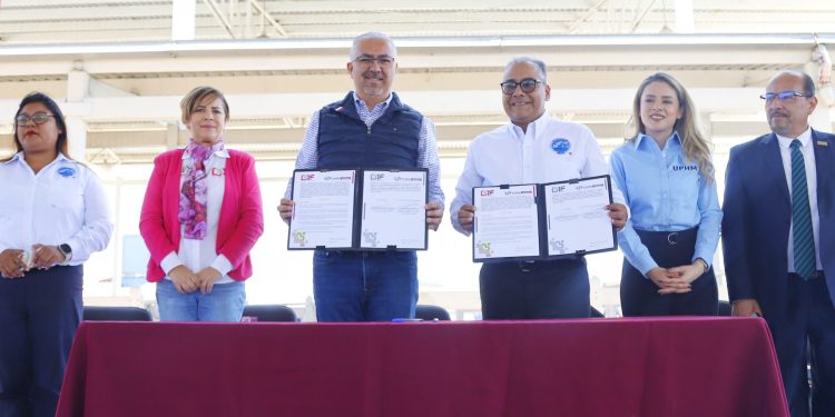 Firma SMDIF convenio de colaboración con Terapias Ecuestres México