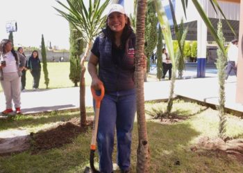 Reforestación en San Andrés Cholula en el bachillerato Elena Garro