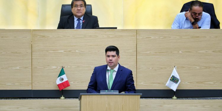 Partido Verde propone prohibir las cirugías plásticas en menores de edad