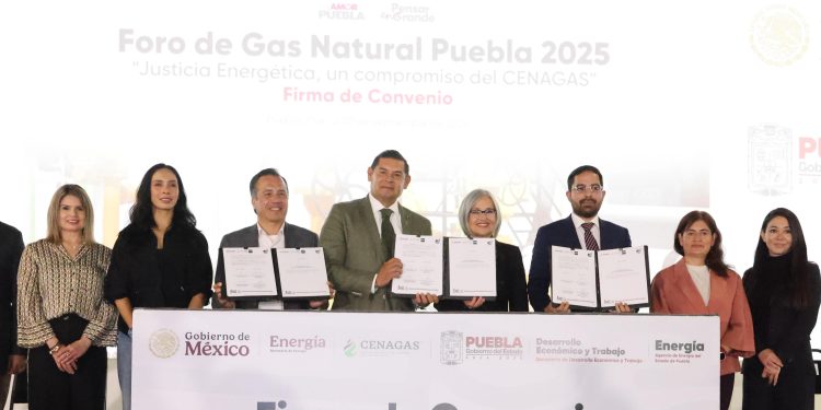 Con la fuerza de los jóvenes, Puebla construye la soberanía energética: Armenta