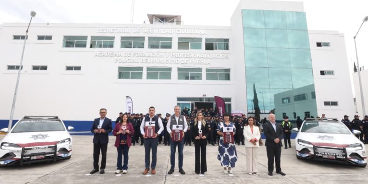 Encabeza Pepe Chedraui ceremonia de clausura de capacitación a policías de la ciudad sobre órdenes de protección